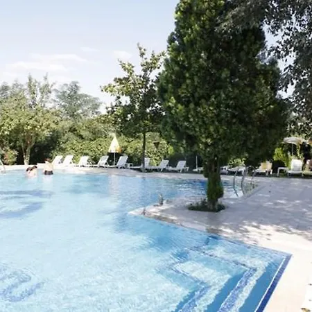 Garden Hotel *