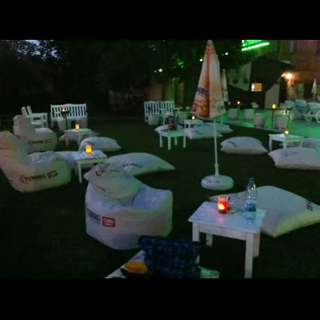 Garden Hotel *